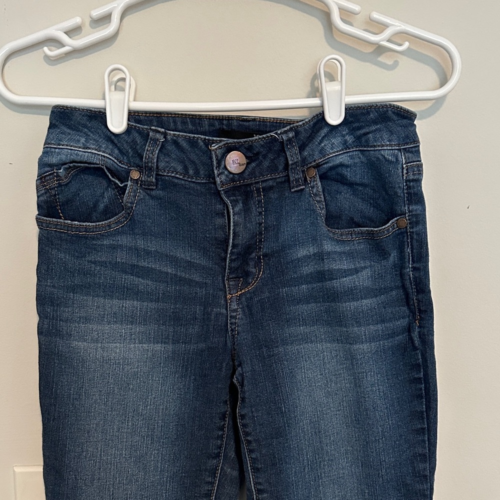 1822 Denim Women's Skinny Jeans in Dark Blue Wash